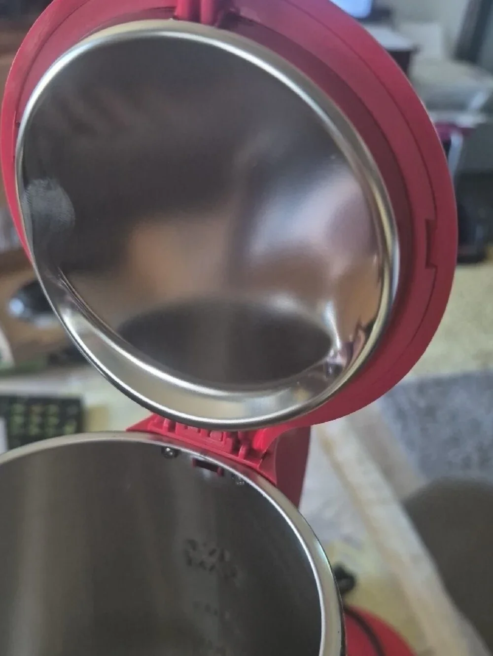 bella Red & Green Holiday-Themed Electric Kettle
